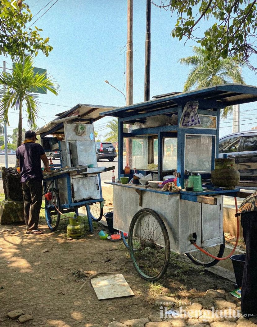 Kisah Penjual Bakso Tetelan di Bengkulu, Bertahun-tahun Berjuang hingga Bisa Menguliahkan Anak