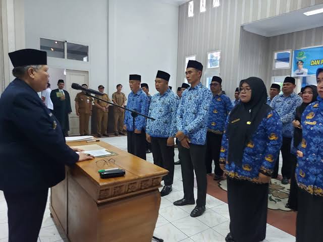 Plt Bupati Mutasi 47 Pjs Kades dan 5 Plt Kepala OPD