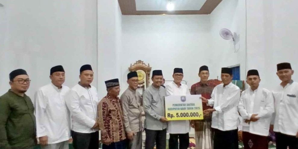 Pemkab Kaur Gelar Safari Ramadhan di Desa Selika I, Serahkan Bantuan untuk Masyarakat