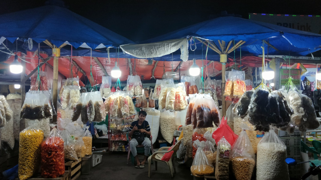 Sukses Berjualan Krupuk, Edo Raih Omset Jutaan Rupiah per Hari