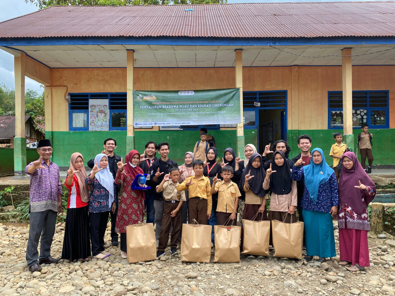 BEM KBM UNIB Sukses Gelar Program Beasiswa Hijau dan Edukasi Lingkungan di Bengkulu Utara