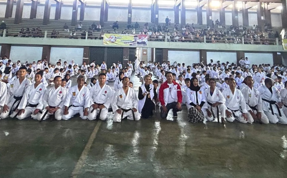 Ketua Umum ASKI Bengkulu Resmi Buka Ujian Sabuk Karate di GOR Sawah Lebar