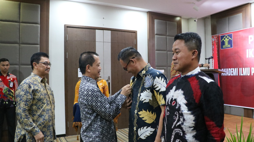 Santosa Resmikan Pengurus IKA AKIP-POLTEKIP Bengkulu, Berharap Wujudkan Solidaritas dan Pertumbuhan Karier