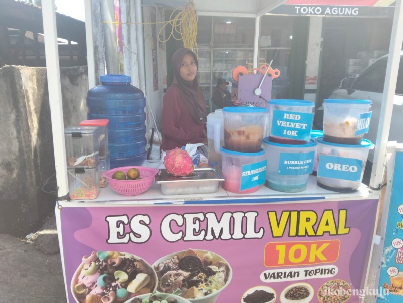 Es Kepal dan Steaky Meal Neza Laris Manis di Sawah Lebar