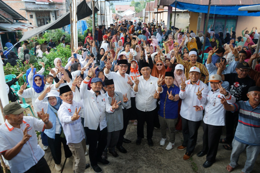 Kian Digandrungi, Paslon HANDAL dan Ketua DPW PKS, H.Sujono Sapa Warga Kecamatan Selupu Rejang