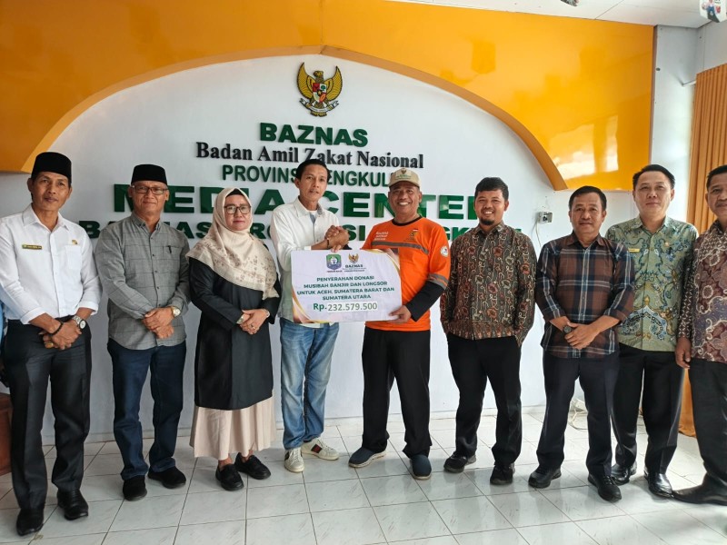 Dobrak Tradisi Birokrasi, Bupati Kaur Antar Langsung Donasi Rp232 Juta untuk Korban Bencana Sumatera