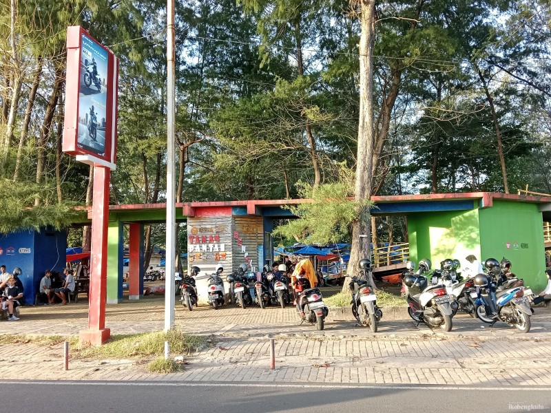 Fasilitas Taman Pantai Berkas Bengkulu tak Terurus