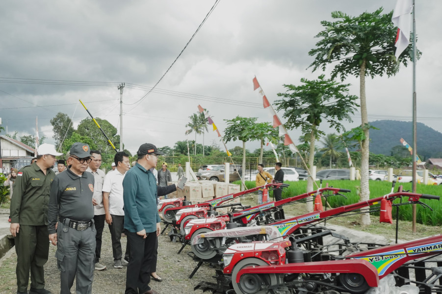 Gubernur Rohidin Mersyah Dorong Produktivitas Pertanian di Bengkulu dengan Penyaluran 1.118 Unit Alsintan