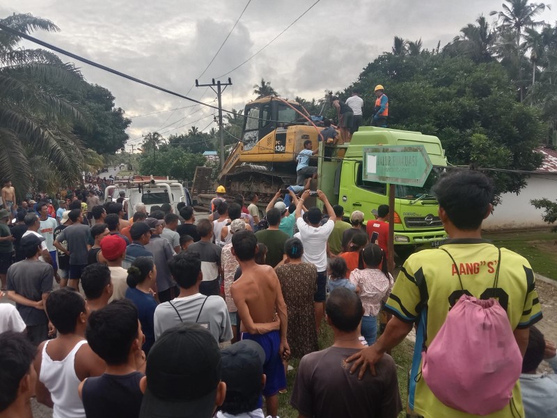 Kesetrum Kabel PLN di Ilir Talo, Operator Alat Berat Tewas di Tempat