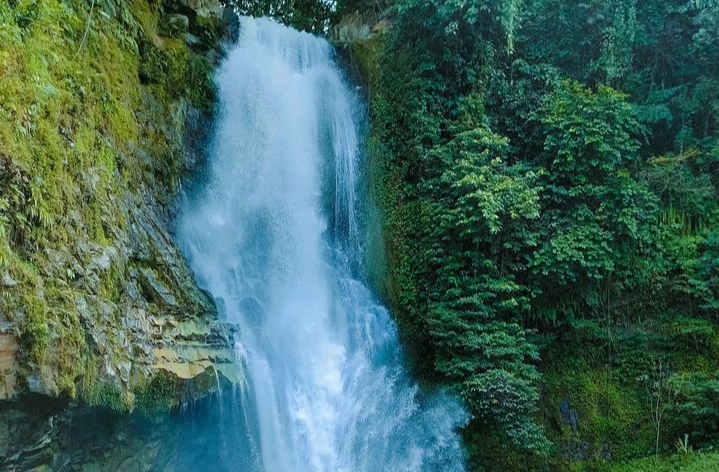 Mengagumi Keindahan Air Terjun Panjang di Sumatera Selatan