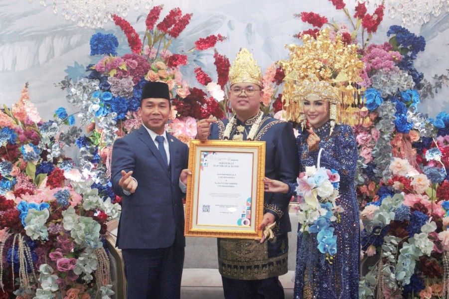 Menteri Dukbangga/BKKBN Wihaji Serahkan Sertifikat El-Simil di Bengkulu