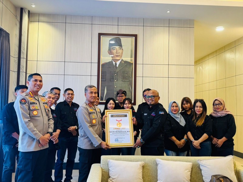 Kapolda Bengkulu Terima Anugerah “Sahabat Pers”