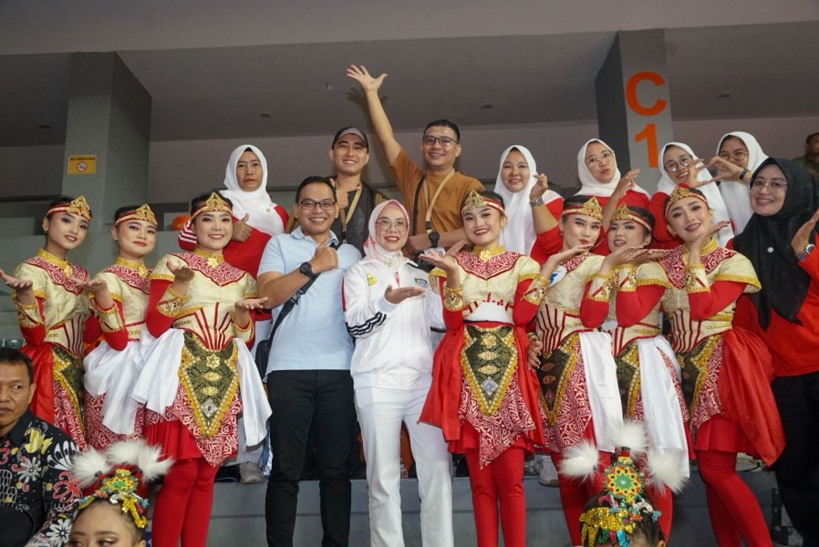 Bupati Teddy Rahman Bersamai Penampilan Tim Senam Kreasi Seluma di Jakarta