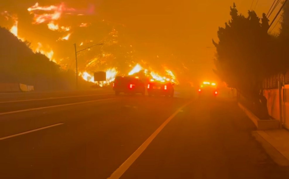 Kebakaran Hebat di Los Angeles, Ribuan Warga Mengungsi