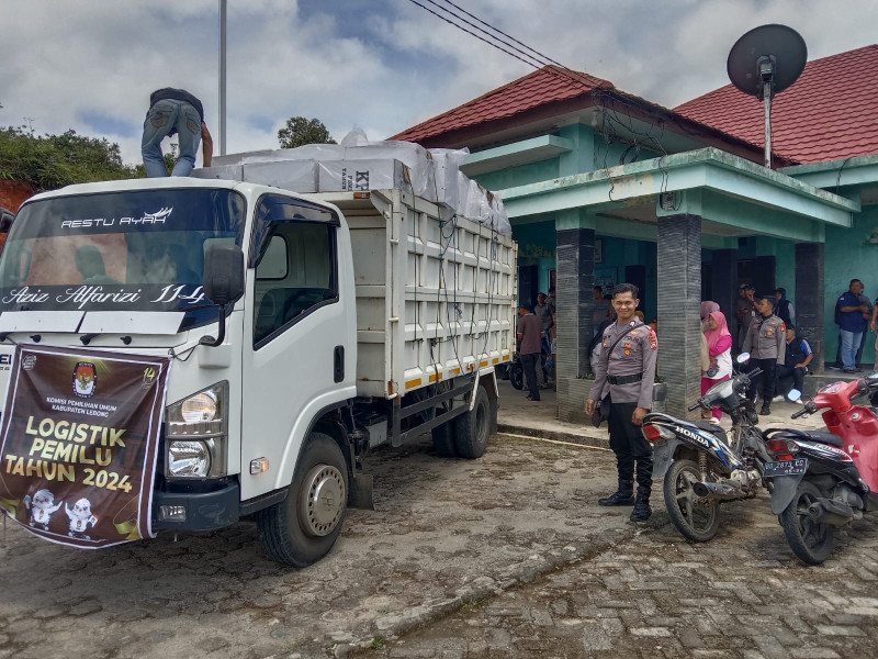 Polsek Rimbo Pengadang Kawal Pendistribusian Logistik Pemilu ke PPS