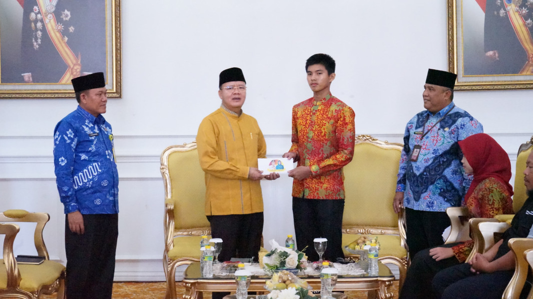 Pamit ke Gubernur Rohidin, Noval dan Amanda Siap Kibarkan Merah Putih di Istana Negara