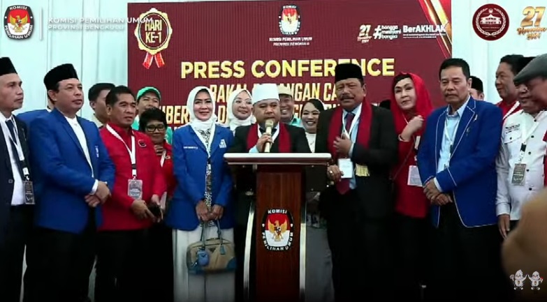 Helmi-Mian Daftar ke KPU Provinsi:  Ini Prioritas Program yang akan Dijalankan, Mulai Beasiswa Pendidikan dan Ambulans Gratis di Setiap Desa