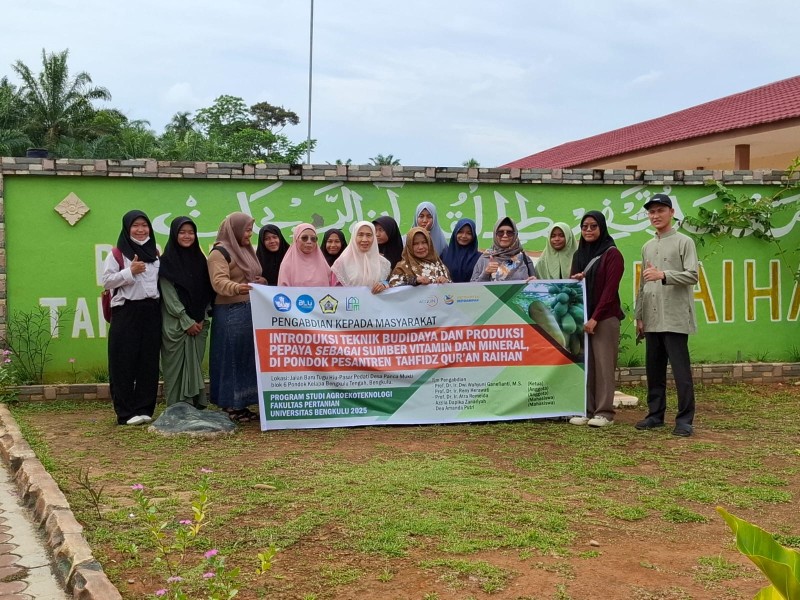 Dosen UNIB Kenalkan Budidaya Pepaya di Pesantren, Dorong Kemandirian Pangan dan Edukasi Gizi
