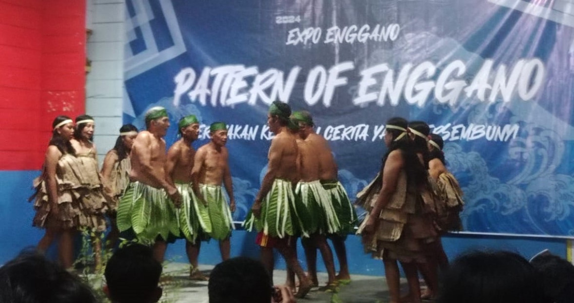 Mahasiswa KKN Kolaborasi UGM-Unib Sukses Tampilkan Drama The Legend of Enggano di Puncak Expo