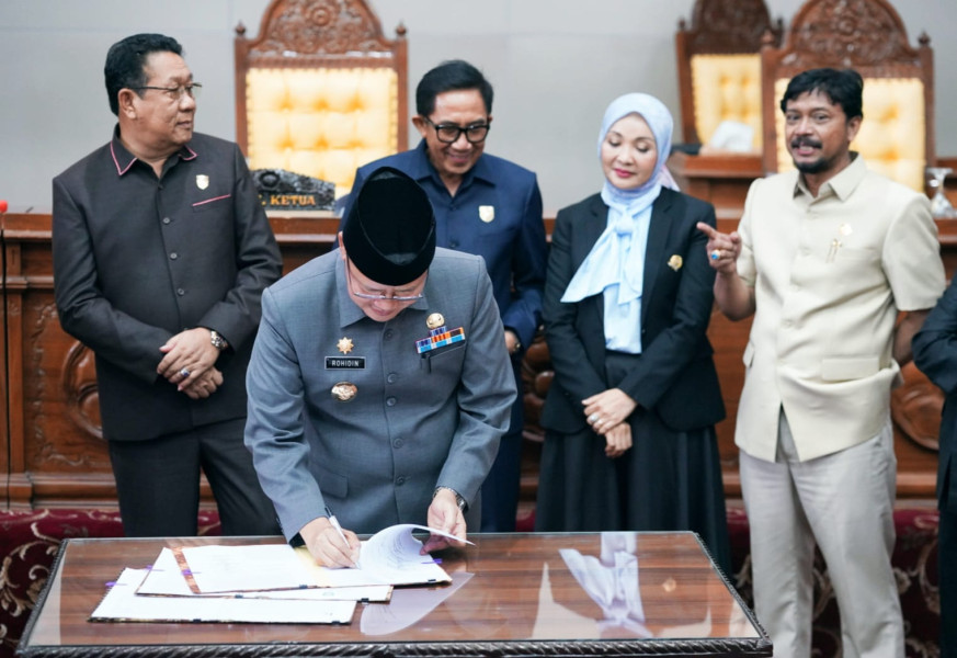 Gubernur Rohidin dan DPRD Bengkulu Tandatangani Kesepakatan KUA-PPAS 2025