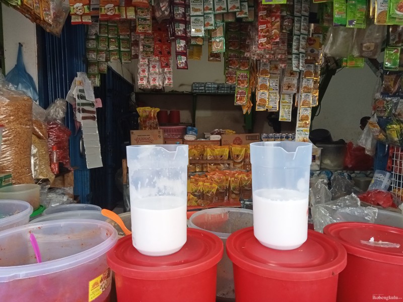 Kelapa Masih Mahal, Harga Santan Tak Bisa Turun Banyak di Bengkulu