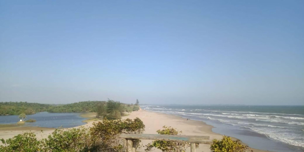 Jelajahi Pesona Pantai Padang Betuah: Destinasi Keluarga yang Menakjubkan