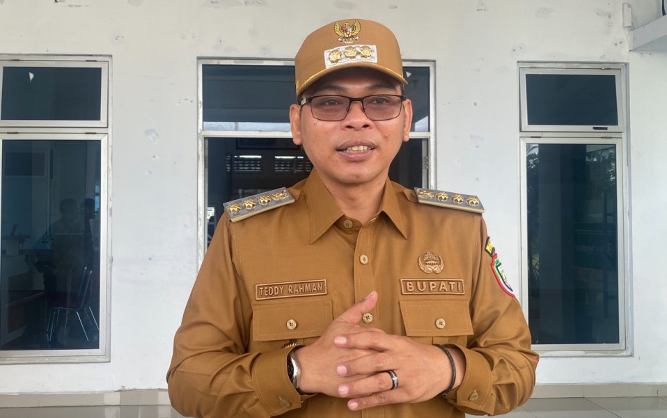 Bupati Seluma Teddy Rahman Janji Perjuangkan Pembangunan Jembatan Desa Simpang