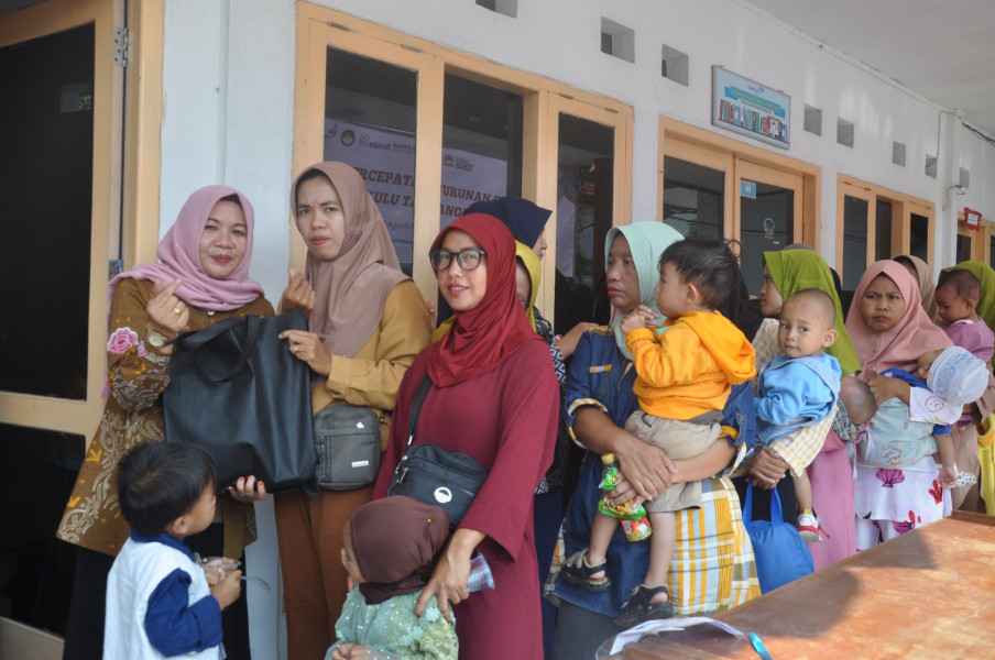 Puluhan Keluarga Berisiko Stunting di Kota Bengkulu Terima Bantuan dari BKKBN